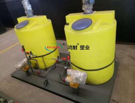 「江西塑料加藥箱批發(fā)」PE攪拌桶的特點(diǎn)和工藝 一體化加藥箱有什么優(yōu)勢