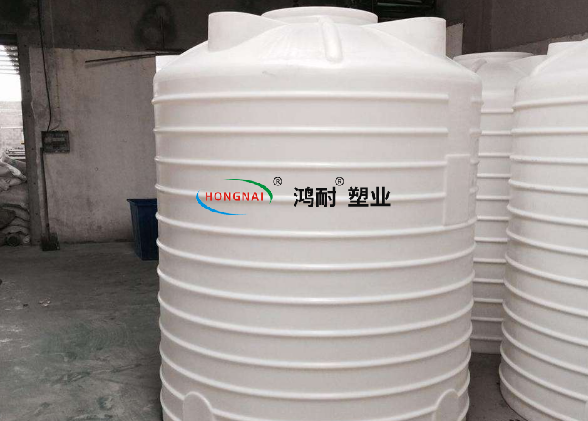 PE塑料水箱有那些特性？可以取代不銹鋼水箱嗎？